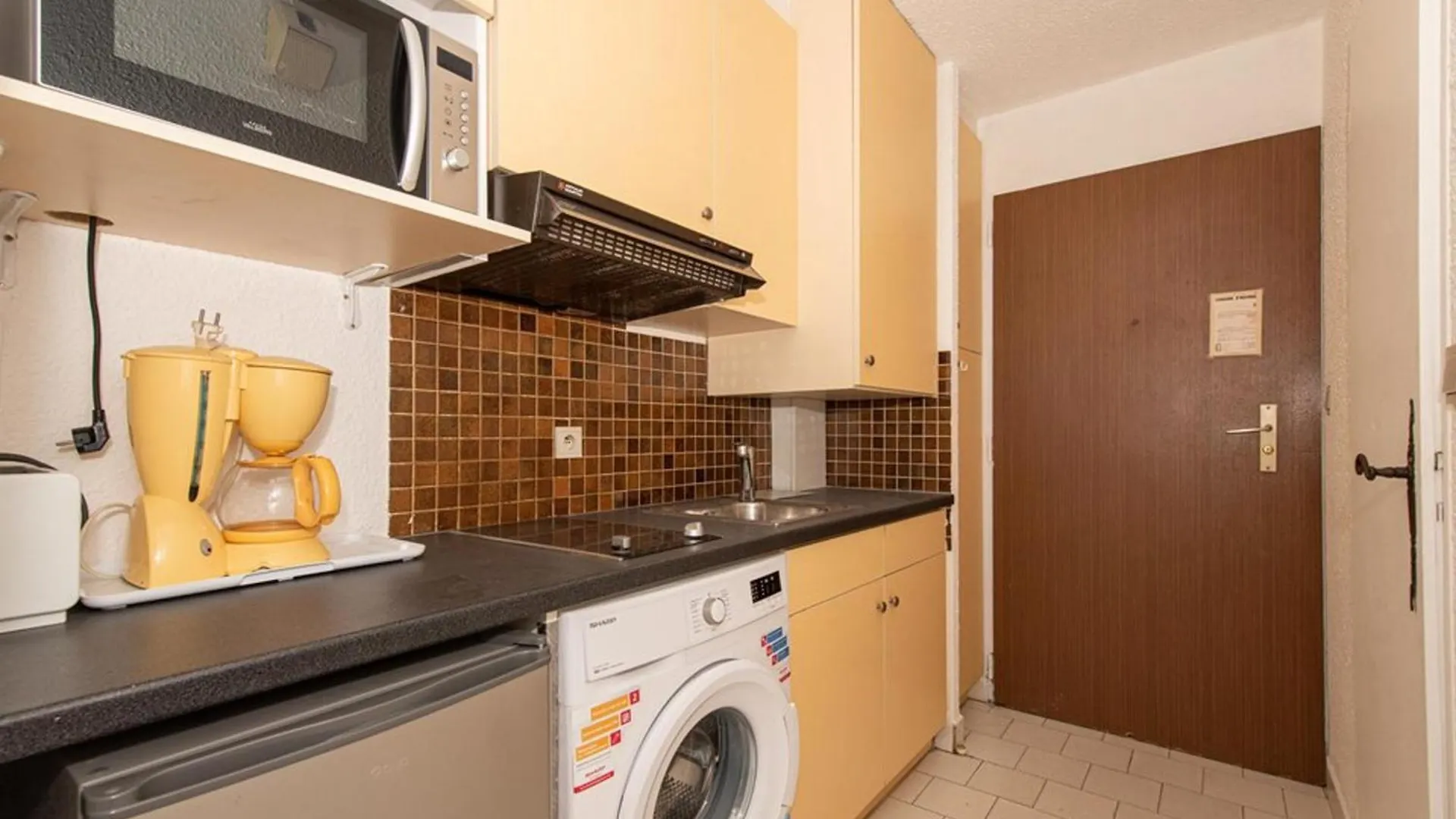 Apartment Studio Face Mer Avec Terrasse - 2 Pers, Parking, Plage Et Centre Ville A Pied - Fr-1-803-67 Le Lavandou
