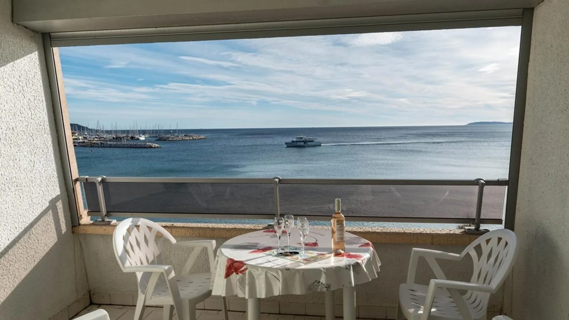 Studio Face Mer Avec Terrasse - 2 Pers, Parking, Plage Et Centre Ville A Pied - Fr-1-803-67 Le Lavandou 0*,