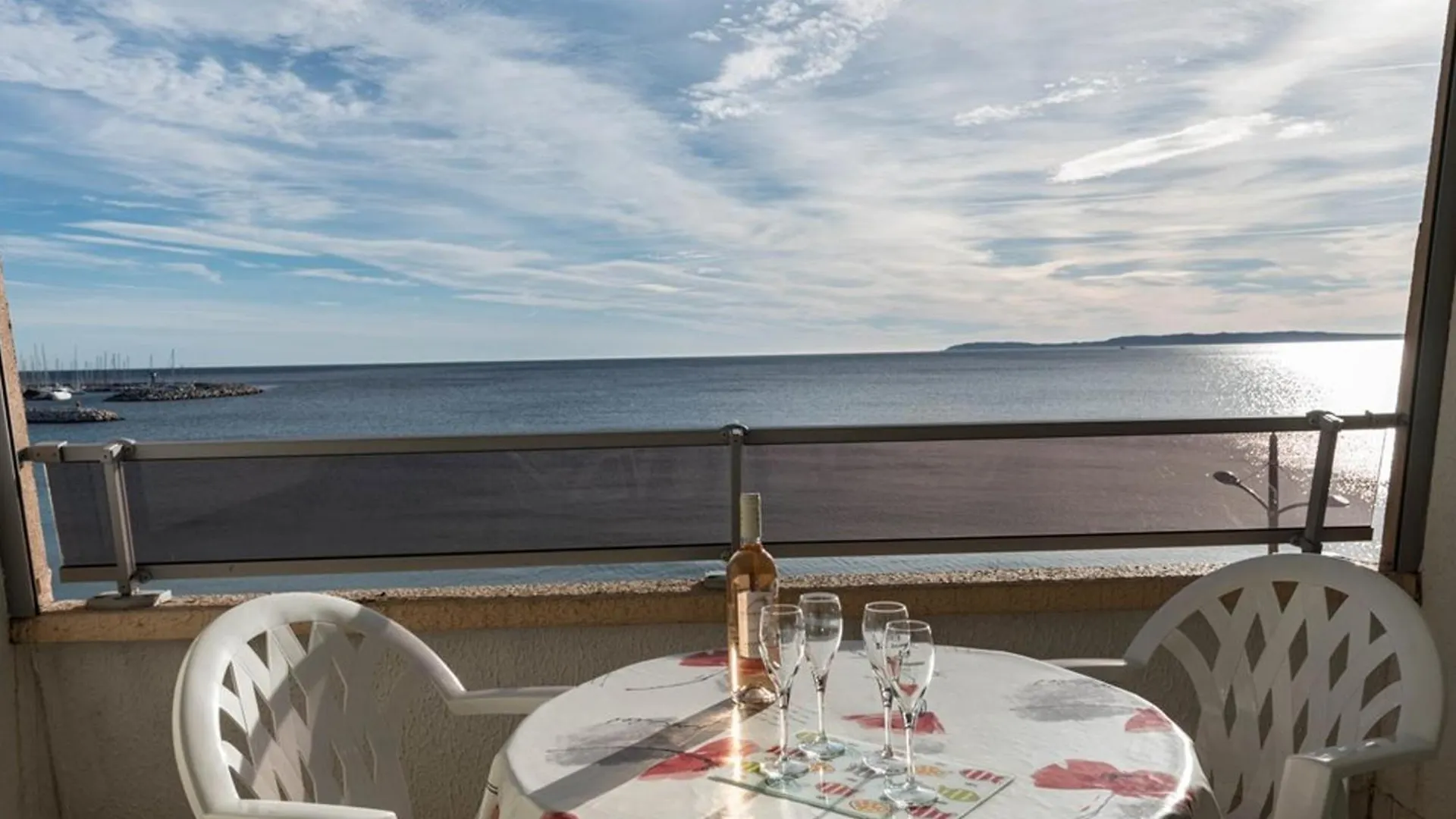 Studio Face Mer Avec Terrasse - 2 Pers, Parking, Plage Et Centre Ville A Pied - Fr-1-803-67 location